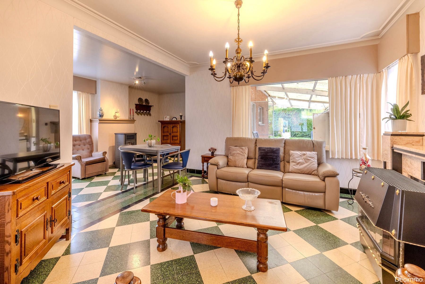 Op te frissen gezinswoning gelegen op rustige locatie foto 7