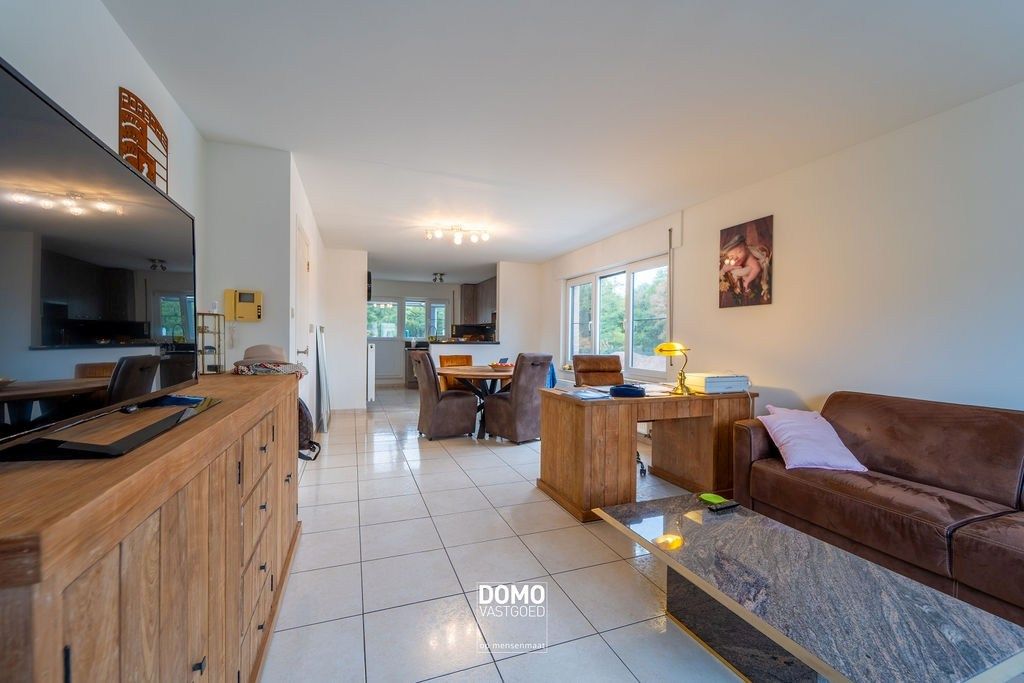 INSTAPKLAAR DUPLEXAPPARTEMENT MET TERRAS EN AUTOSTANDPLAATS IN HEUSDEN-ZOLDER foto 2