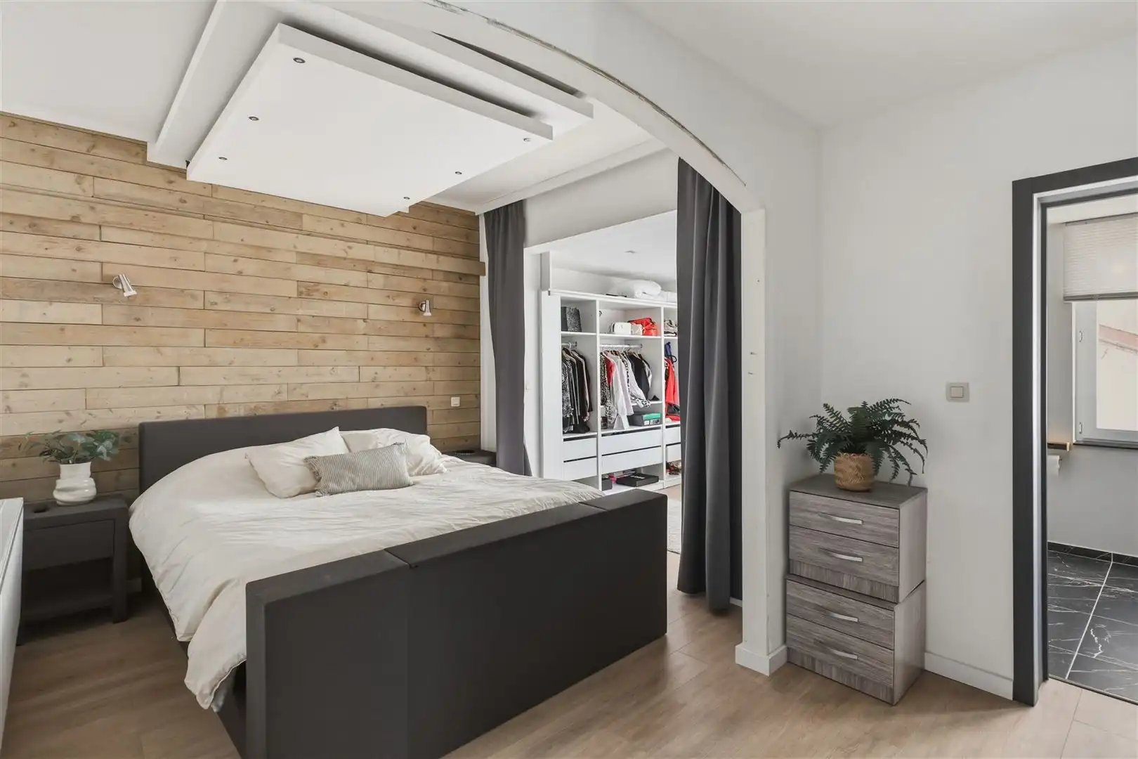 Volledig gerenoveerde gezinswoning met 5 slaapkamers foto 9