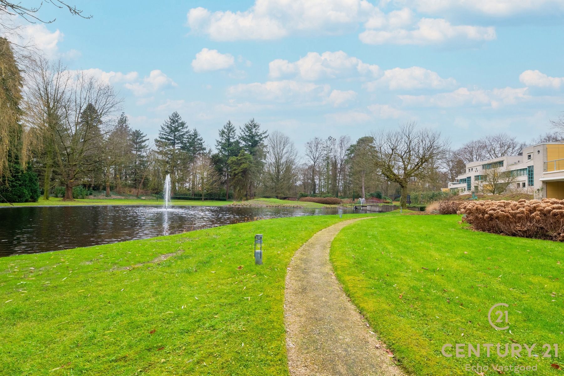 Exclusief gelijkvloers luxe appartement met parktuin foto 25