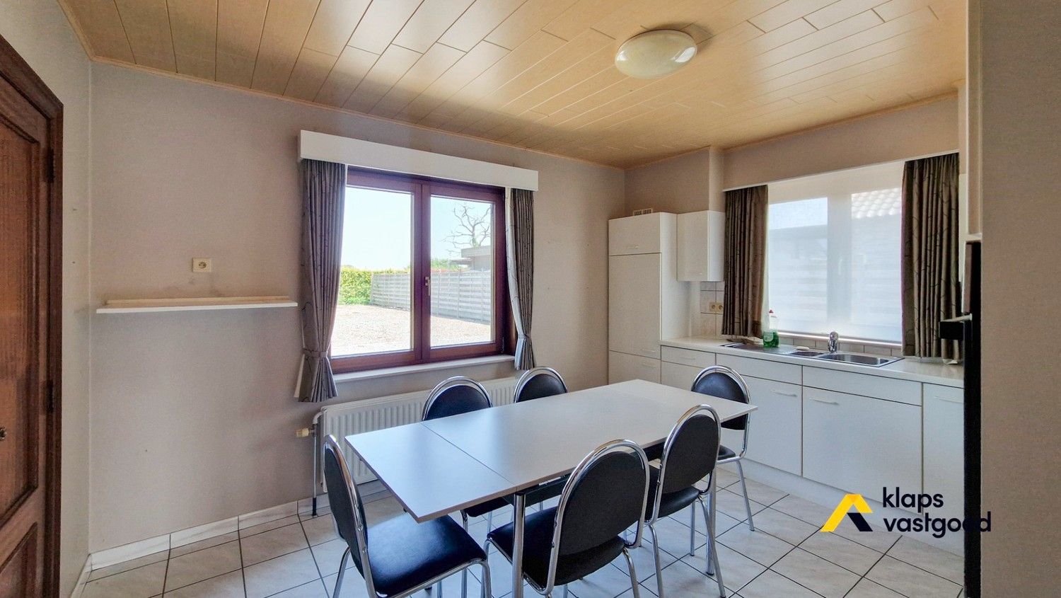 Knusse woning op 8 are in een rustige buurt. foto 9