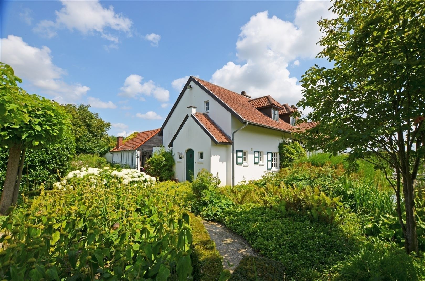 Landelijk gelegen vierkantshoeve op ±1.4Ha foto 3