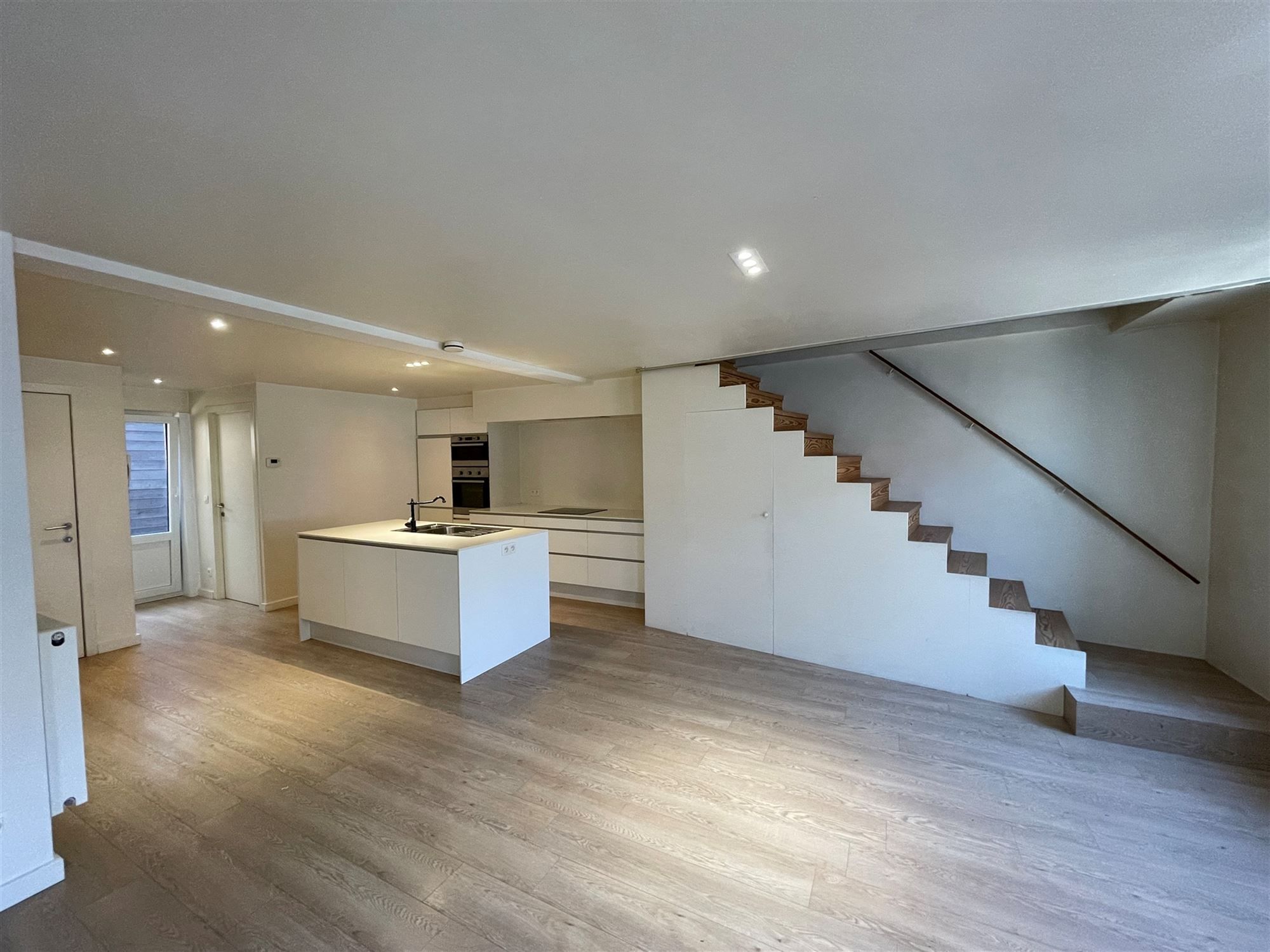 Appartement foto {{pictureIndex}}