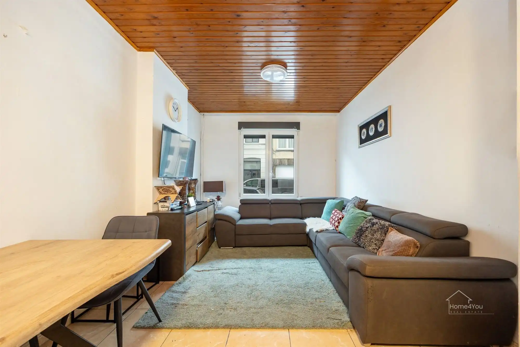 Ruime op te frissen woning met 4 slpk op bruisende locatie! foto 3