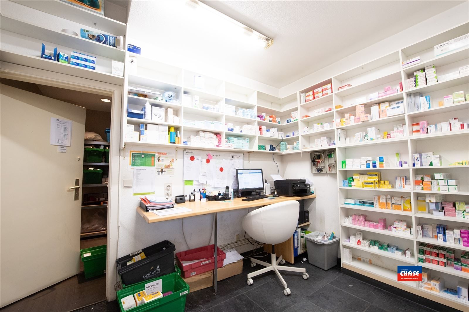 Handelshuis met groot appartement, garage en tuin foto 23