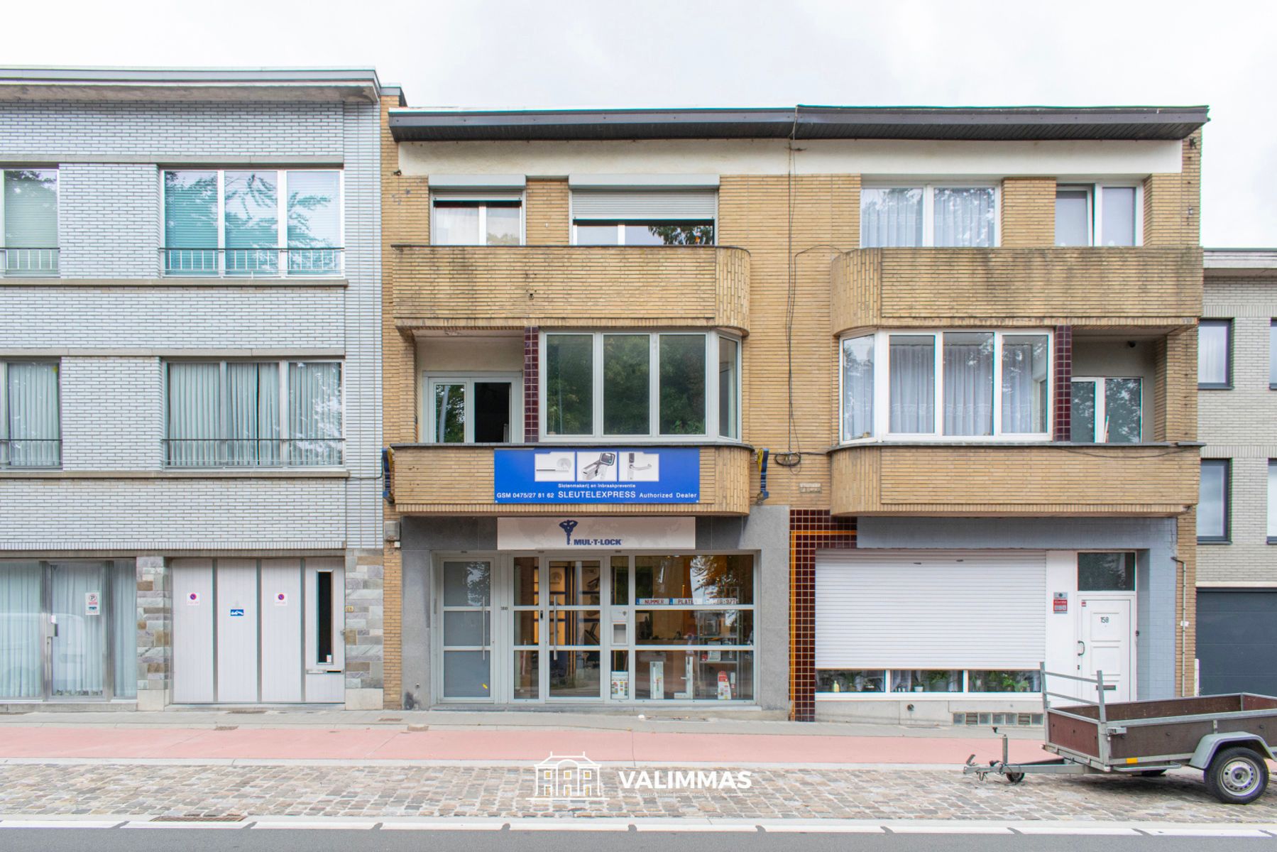 Hoofdfoto van de publicatie: Een ruime en verzorgde (handels)woning met mooie tuin...