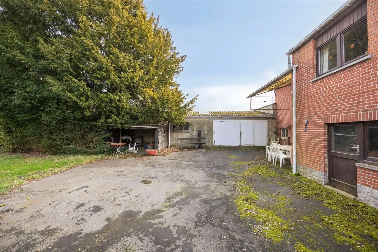 Bungalow met grote garage en tuin  foto 29