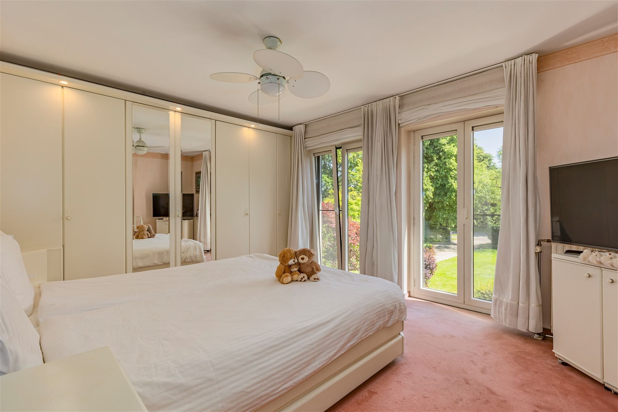 Ruime villa met 5 slpks en 3 bdks op een preceel van 2128m² foto 16