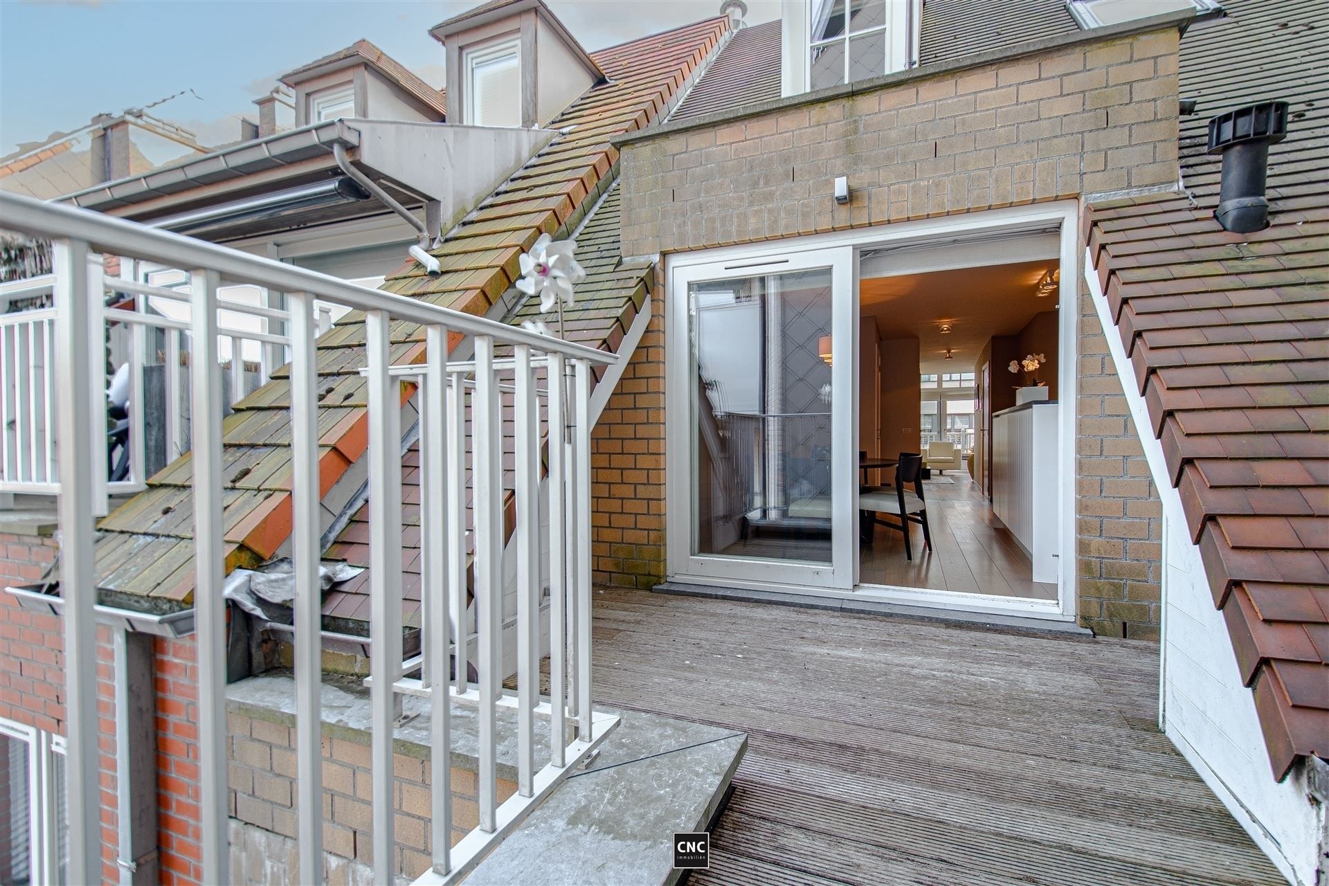 Prachtig afgewerkt en lichtrijk duplex-appartement in het hart van Knokke, gelegen aan de zonnekant van de Zoutelaan, vlakbij de Lippenslaan. foto 19