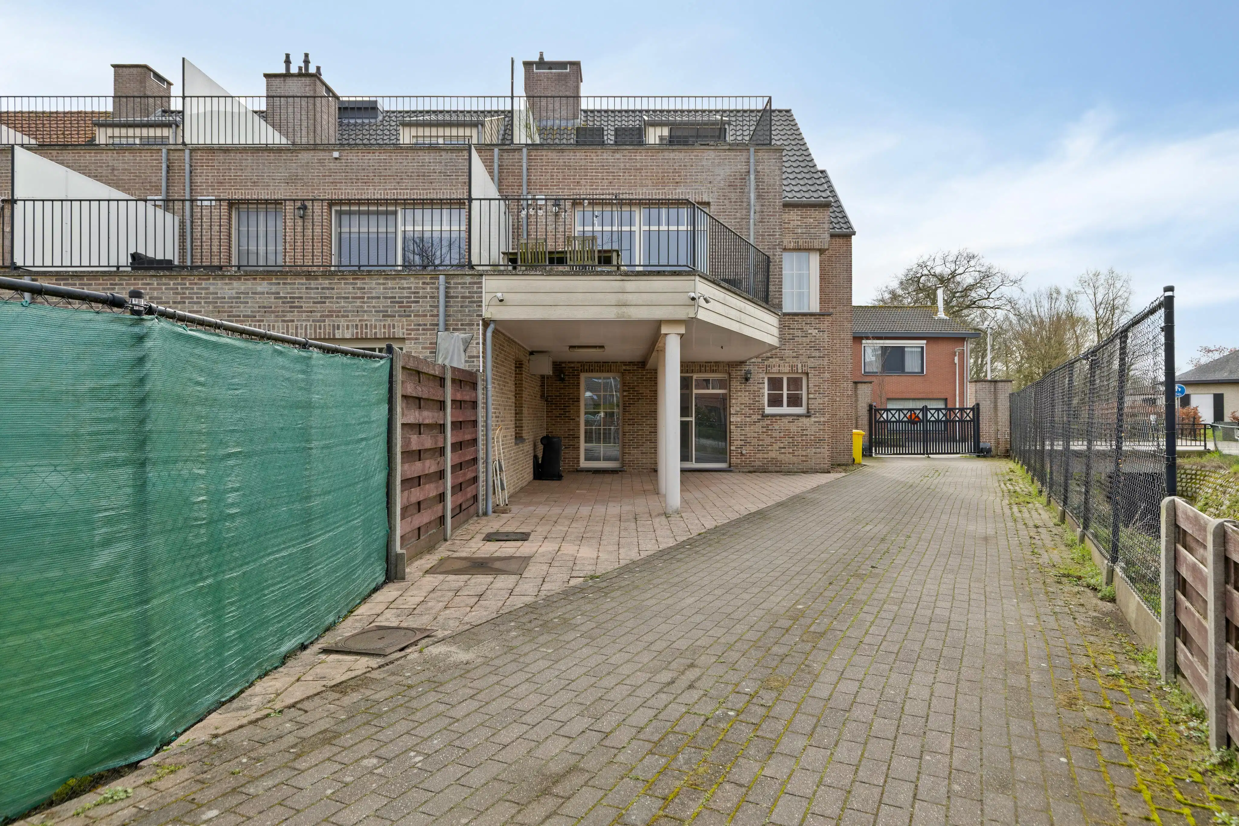 Instapklaar gelijkvloers app met terras en autostaanplaats! foto 3