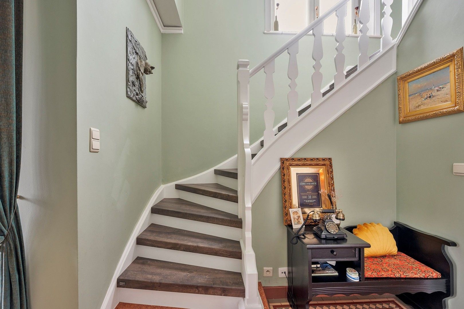 Prachtige karaktervolle, halfopen, robuuste én energiezuinige bel-étage van de jaren '50 met 4 slaapkamers, garage, kelderverdieping en paradijselijke tuin. foto 8