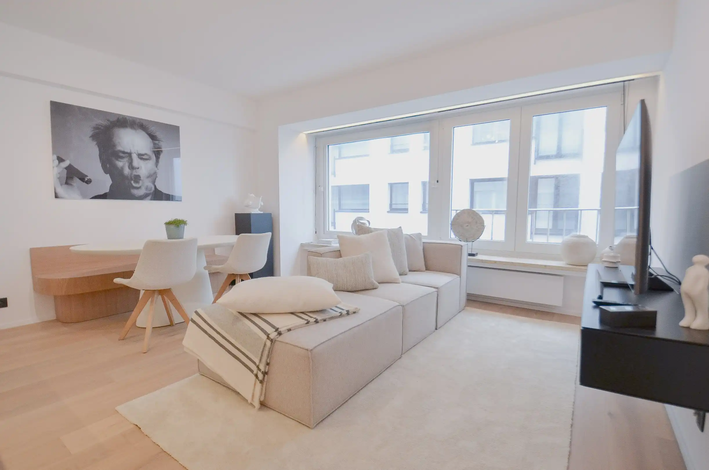 Volledig gerenoveerd appartement met een mooi zeezicht gelegen tussen het Driehoeksplein en Albertplein. foto 7