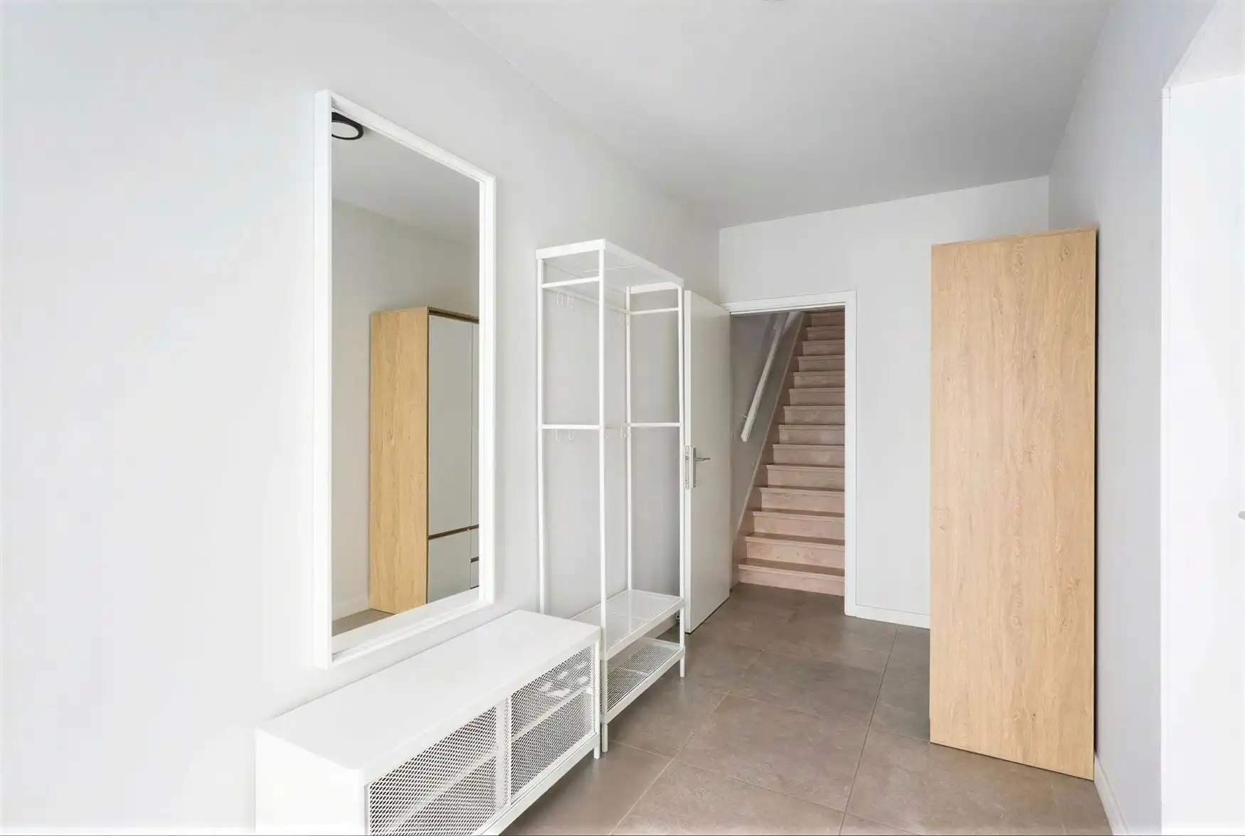 Volledig gerenoveerde gezinswoning met tuin in Drongen foto 2