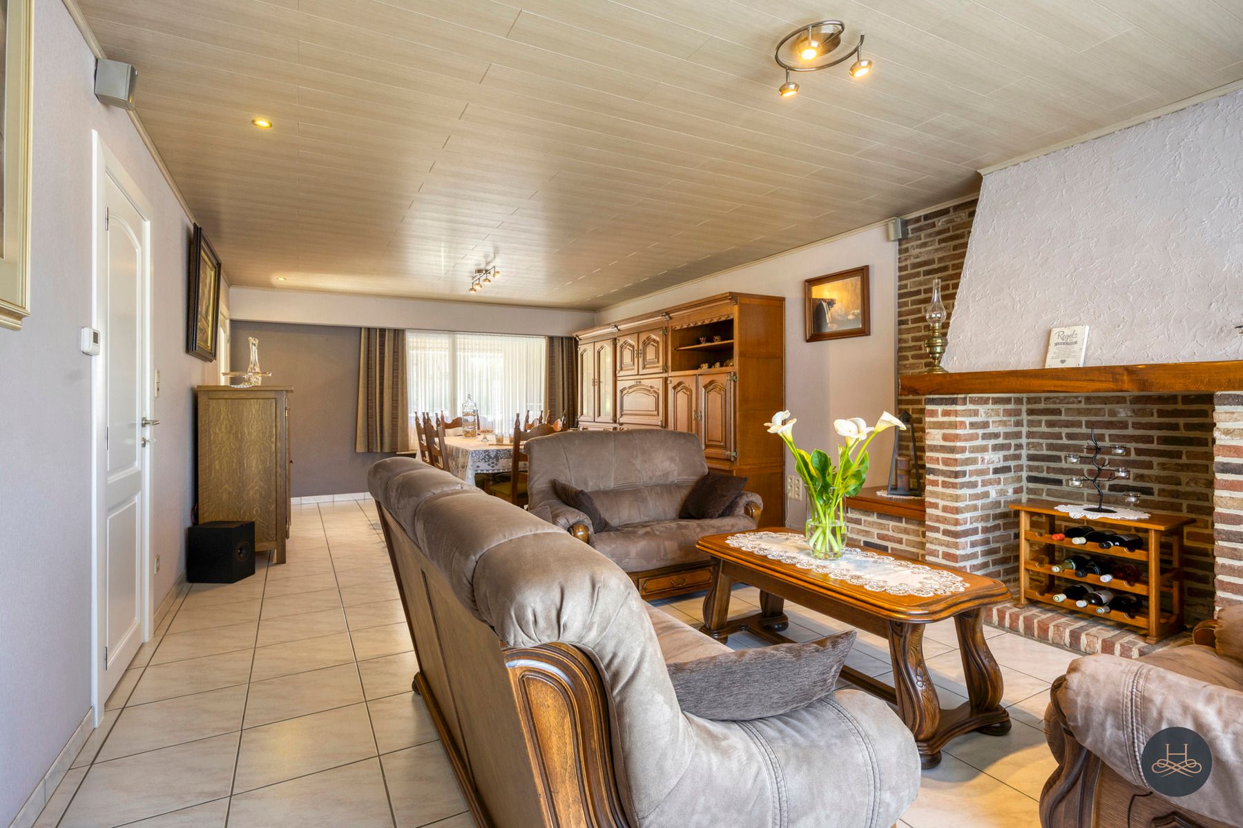 Woning met ruime loods op royaal perceel foto 3