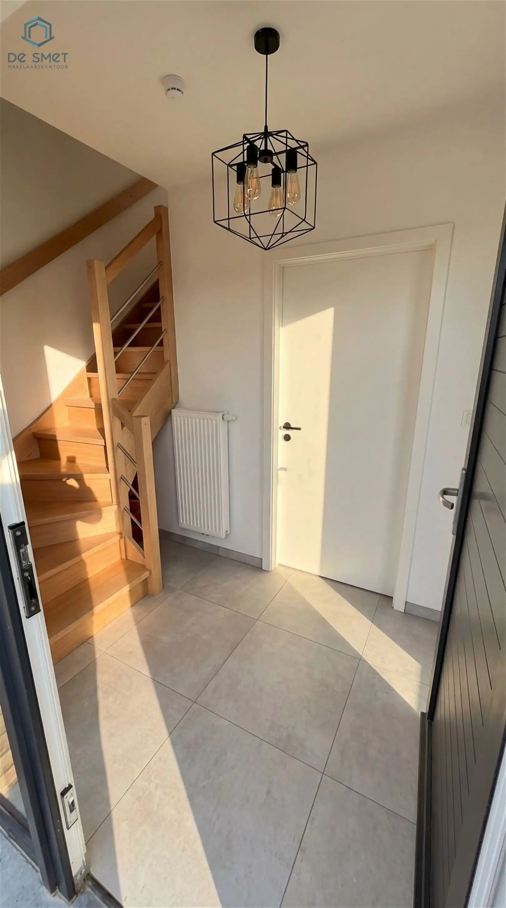 INSTAPKLARE NIEUWBOUWWONING MET 3 SLP, TUIN EN GARAGE foto 2