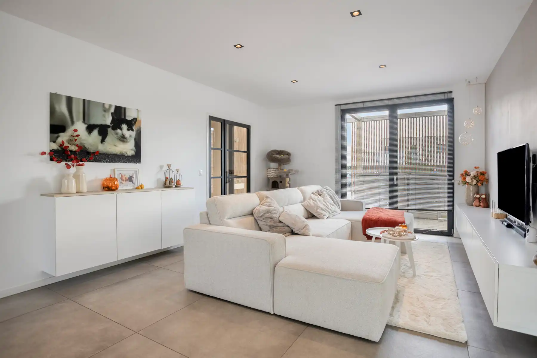 Volledig instapklare moderne halfopen woning in rustige wijk foto 6