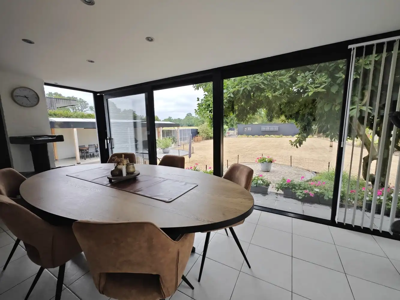 Grotendeels gerenoveerde woning op 16a78ca foto 11