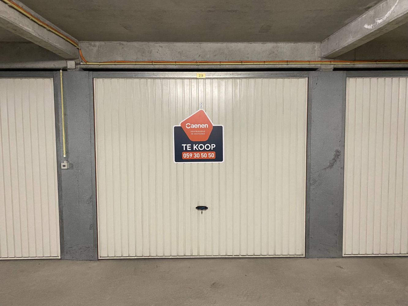 Gesloten garagebox op gunstige locatie foto {{pictureIndex}}