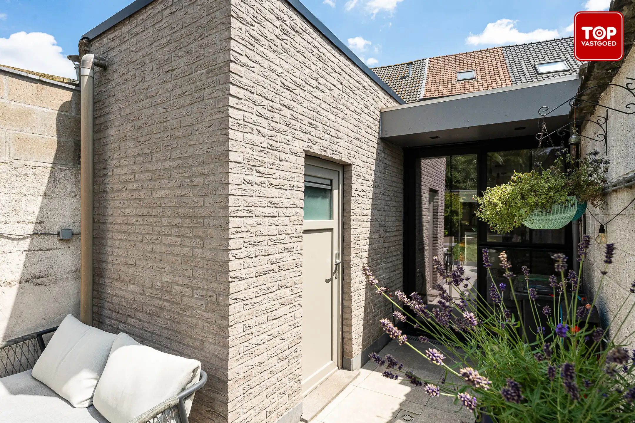 Instapklare woning met mooi aangelegde tuin.  foto 14