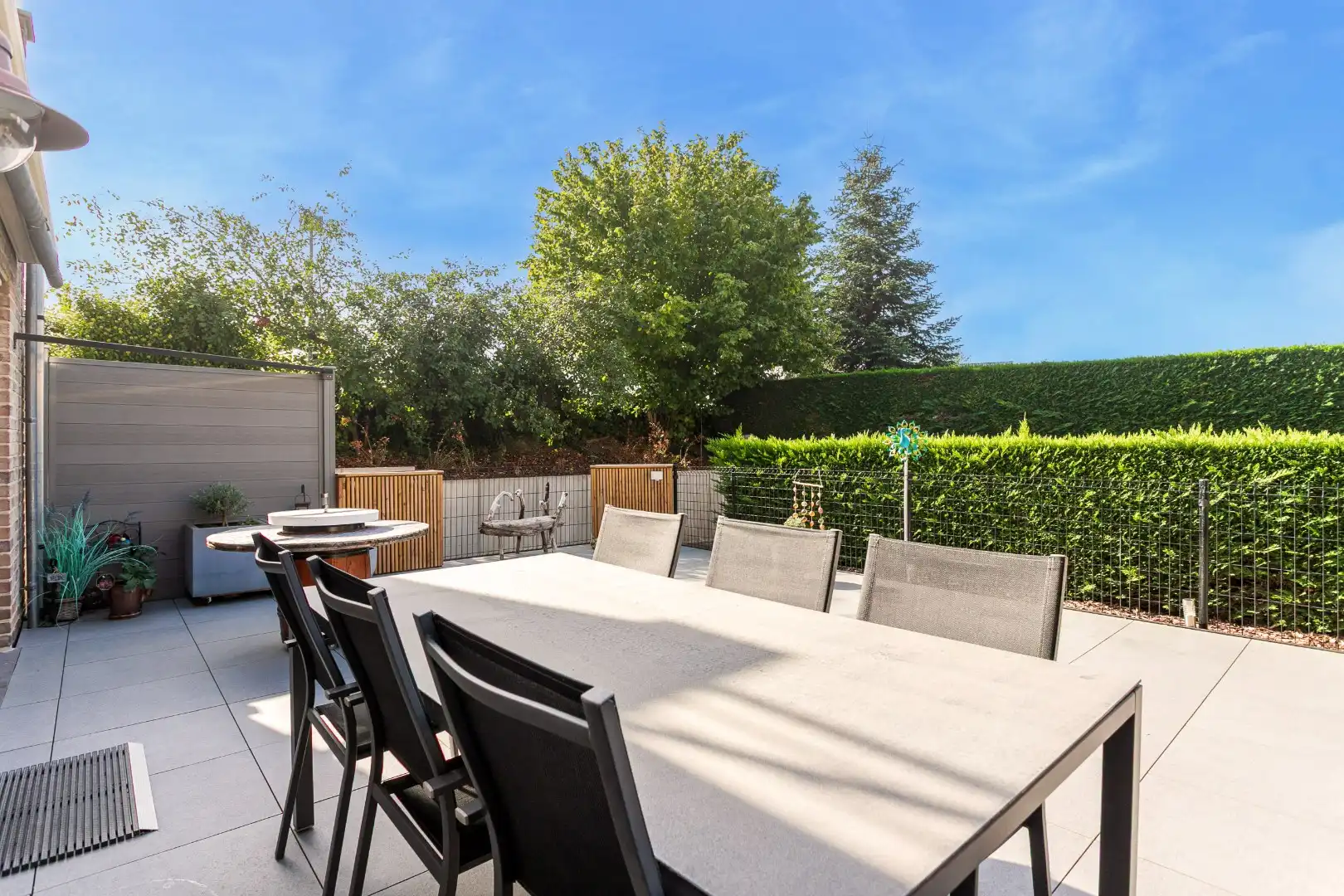Instapklaar 2 slpk appartement met garage te Halle foto {{pictureIndex}}