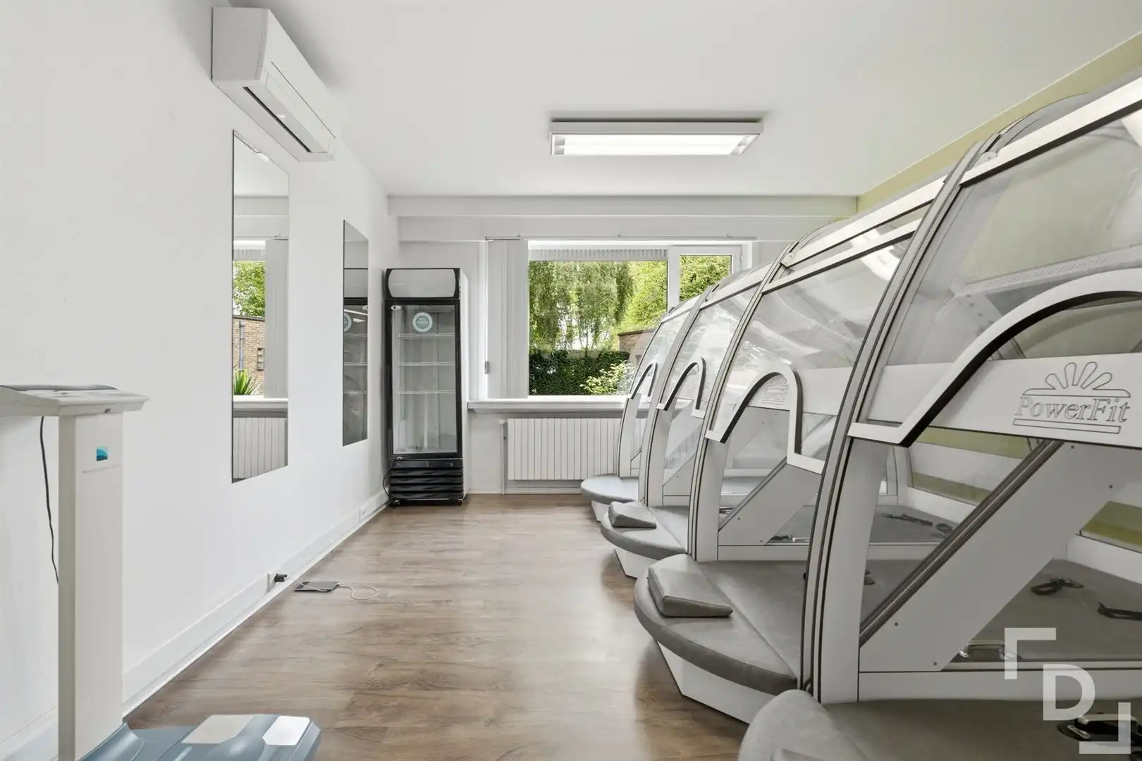 Ruim gebouw te koop met handelsruimte en appartement in Woumen. foto 14