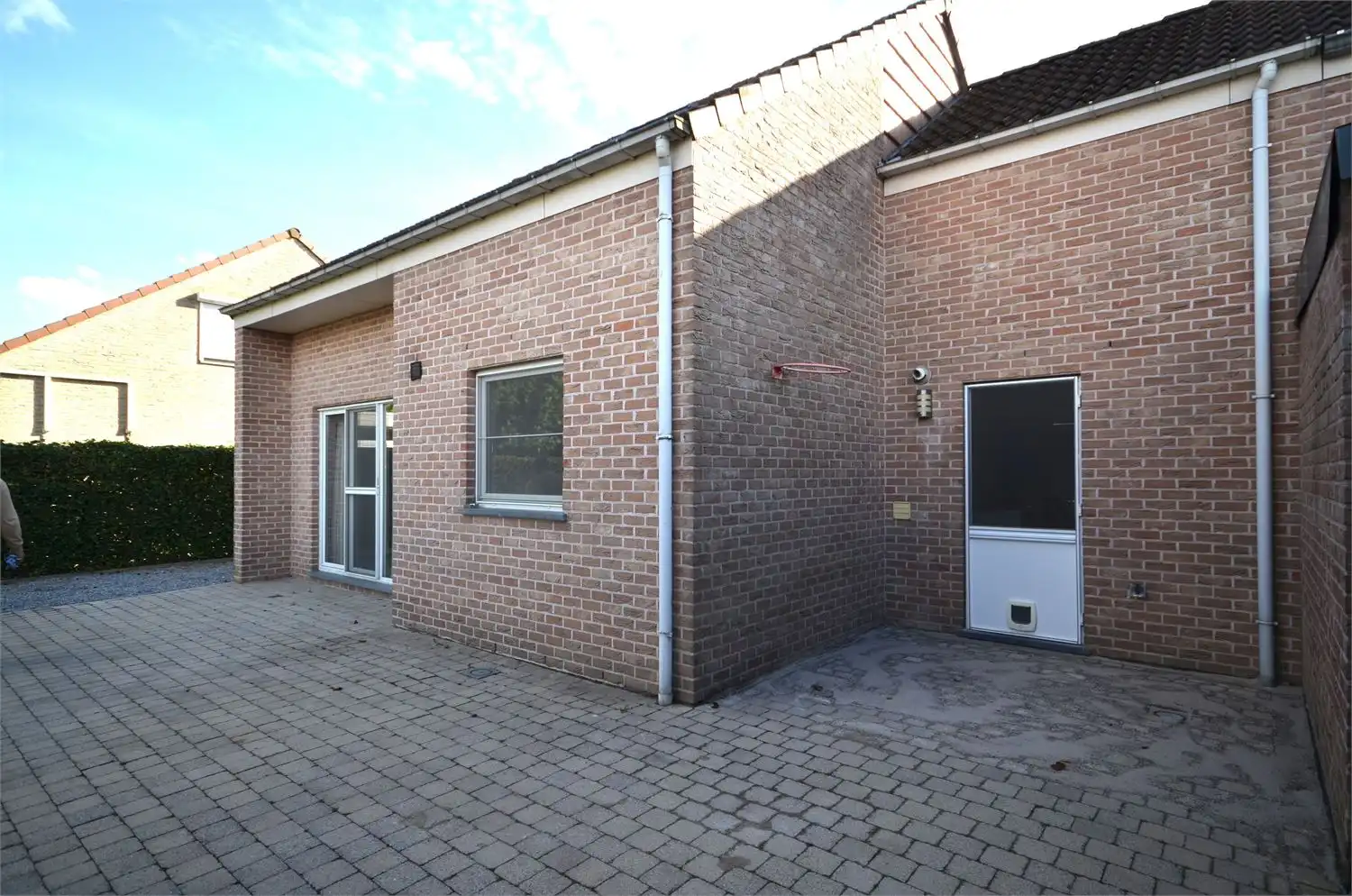 !! GELIEVE U PER MAIL AAN TE MELDEN!! INSTAPKLARE WONING MET EEN KNAPPE LEEFRUIMTE, KEUKEN, EEN  WASPLAATS/BERGING, INPANDINGE GARAGE, 3 RUIME SLAAPKAMERS EEN FIJNE BADKAMER, EEN KNAPPE PRIVATE TUIN MET FIJNE OVERDEKTE ZITPLAATS EN RUIME TUINBERGING IN HET CENTRUM VAN KAULILLE! foto 11