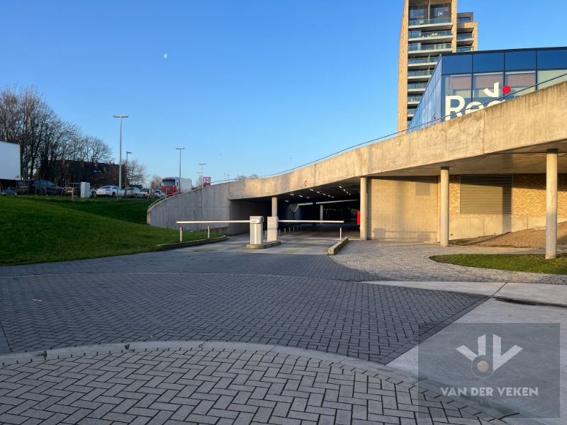 Ondergrondse autostaanplaats vlakbij centrum en hogescholen foto 5