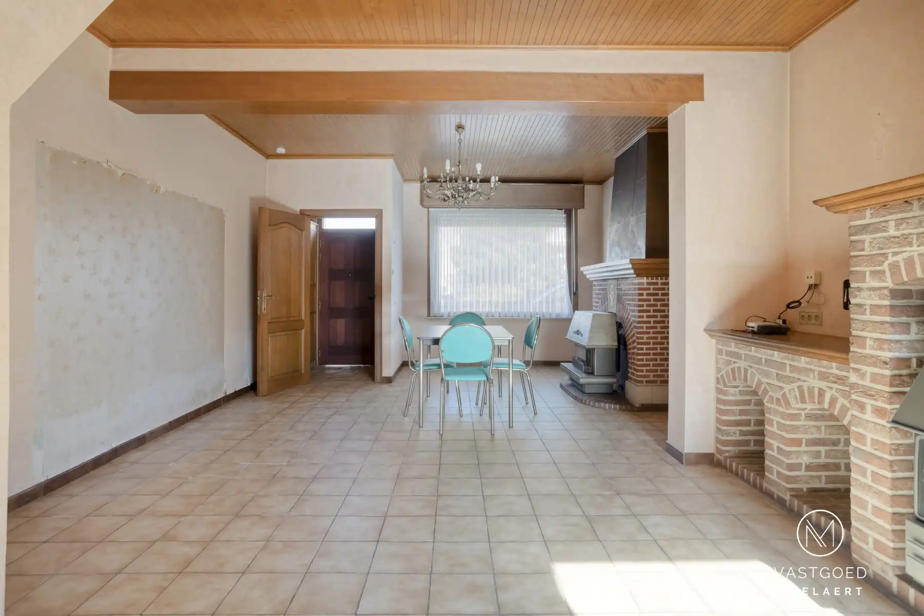 Te renoveren halfopen woning met zonnige tuin in rustige straat nabij Aalst foto 2