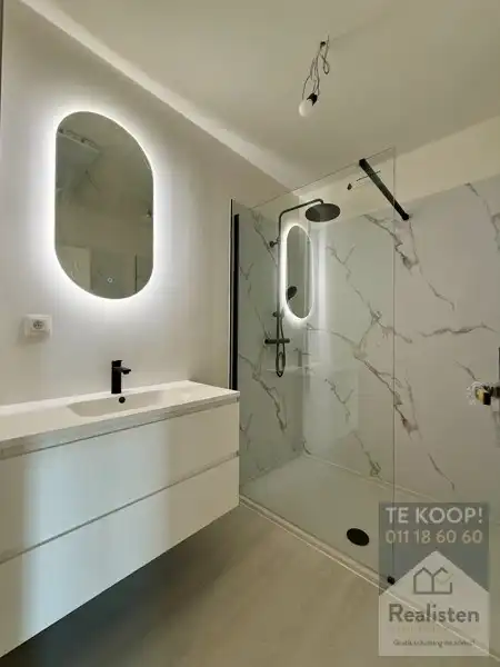 Totaal vernieuwd 2 slaapkamerappartement in hartje Hasselt foto 18