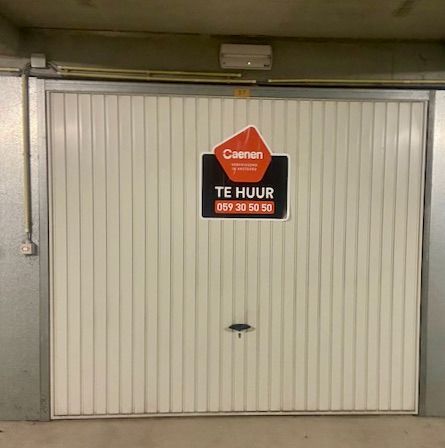 Zeer ruime gesloten garagebox foto 4