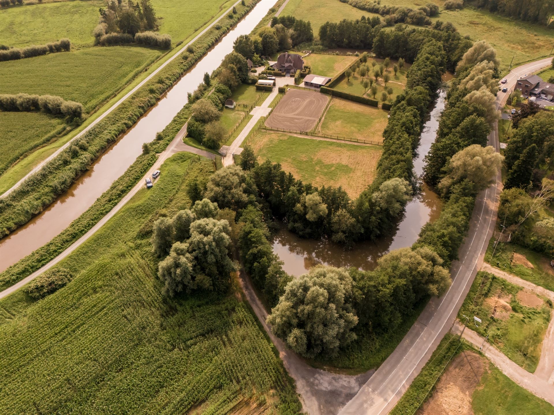 Uitzonderlijk en uniek pand in een paradijselijke omgeving waar luxe en natuur samenkomen foto 2