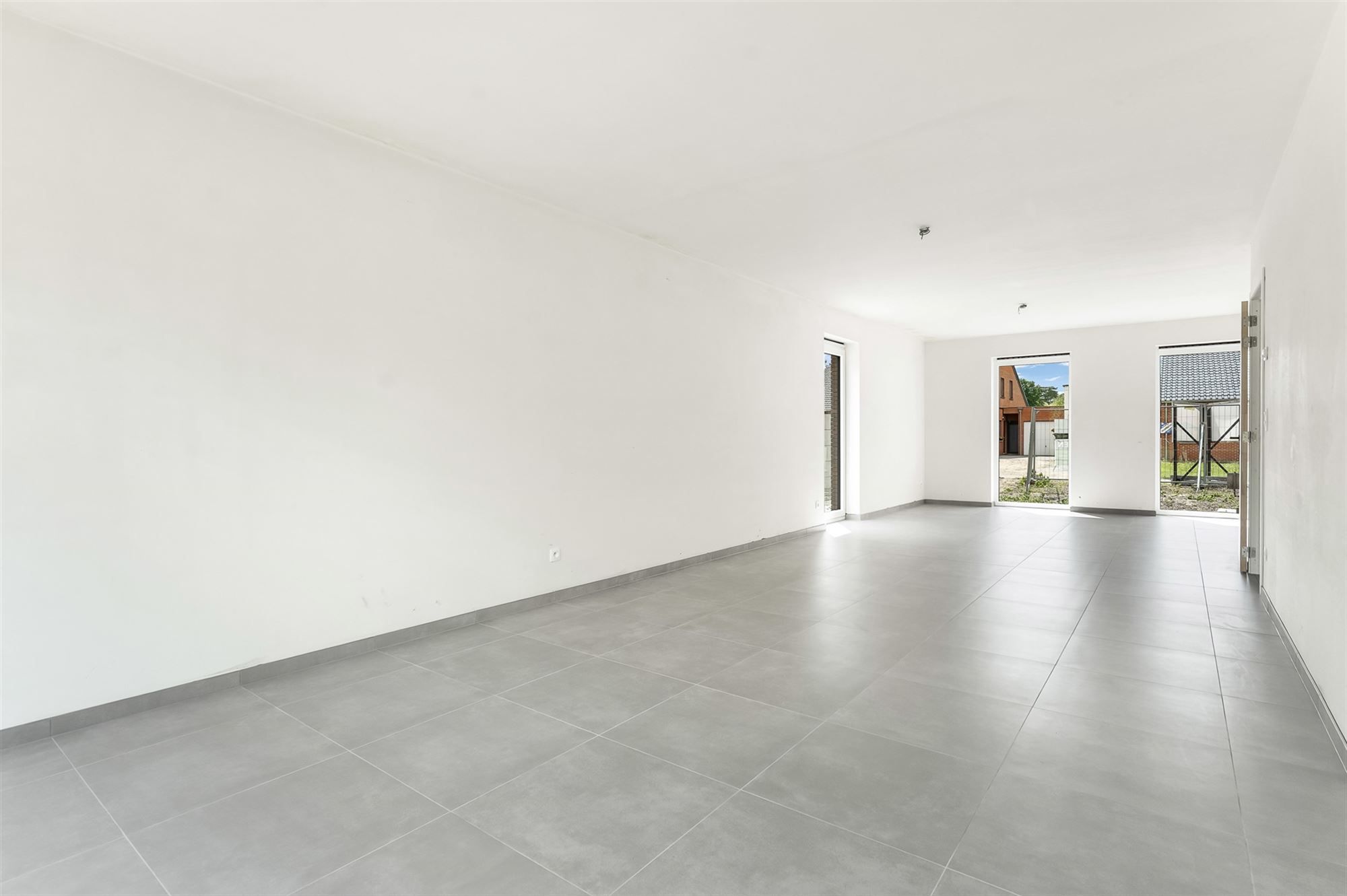 VOLLEDIG AFGEWERKTE NIEUWBOUWWONING IN DOODLOPENDE STRAAT foto 10