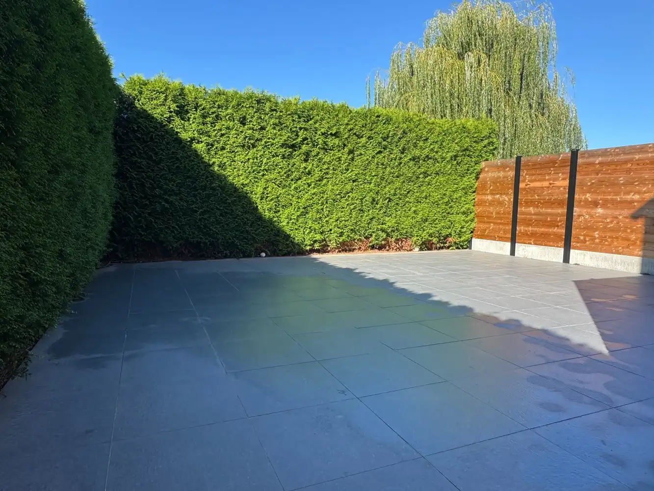 Verrassend ruime gezinswoning met vier slaapkamers, zonnig terras en carport foto 16