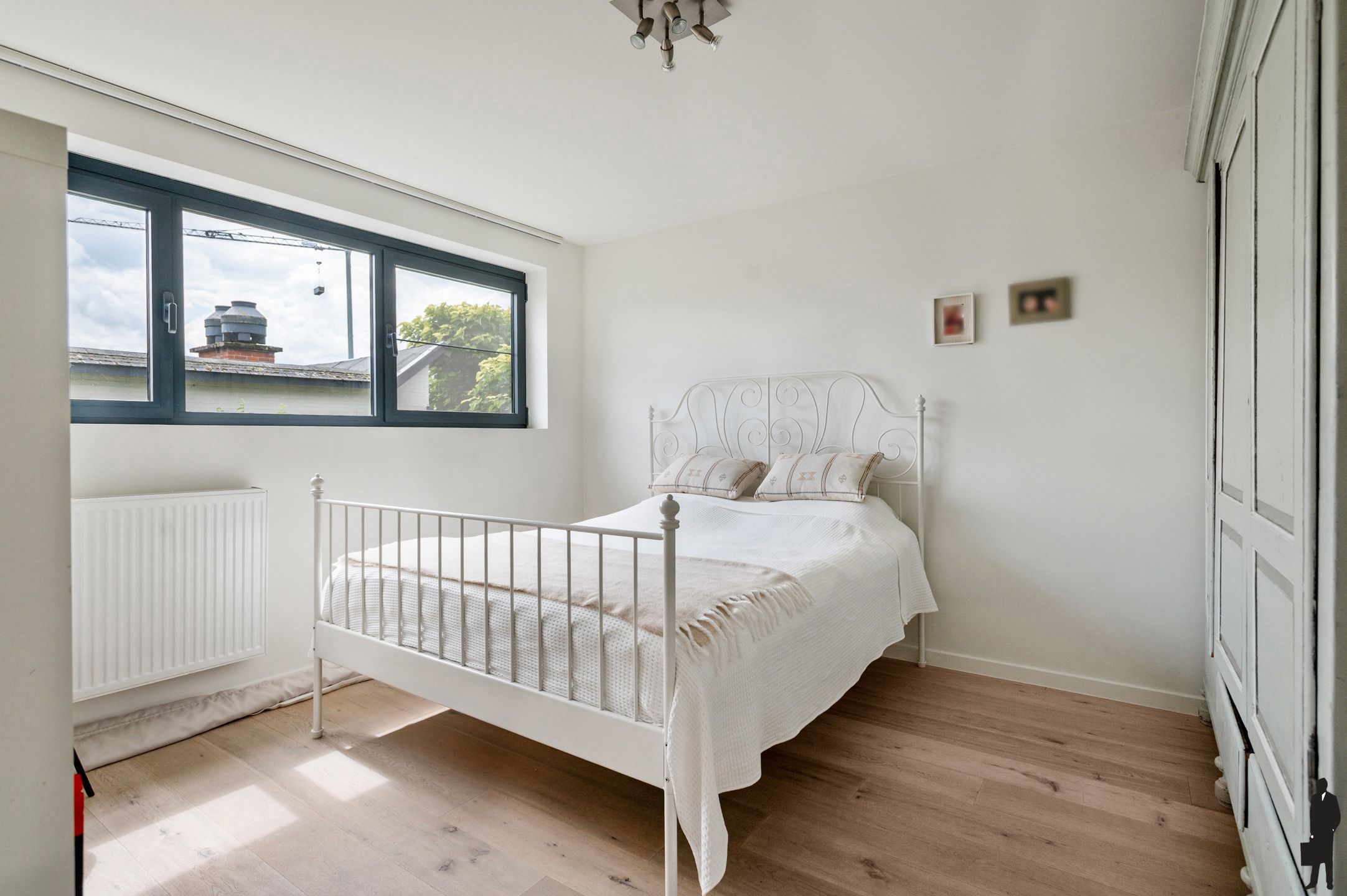 Gerenoveerde woning met 5 ruime slpks, 3 badks en ZW tuin foto 40