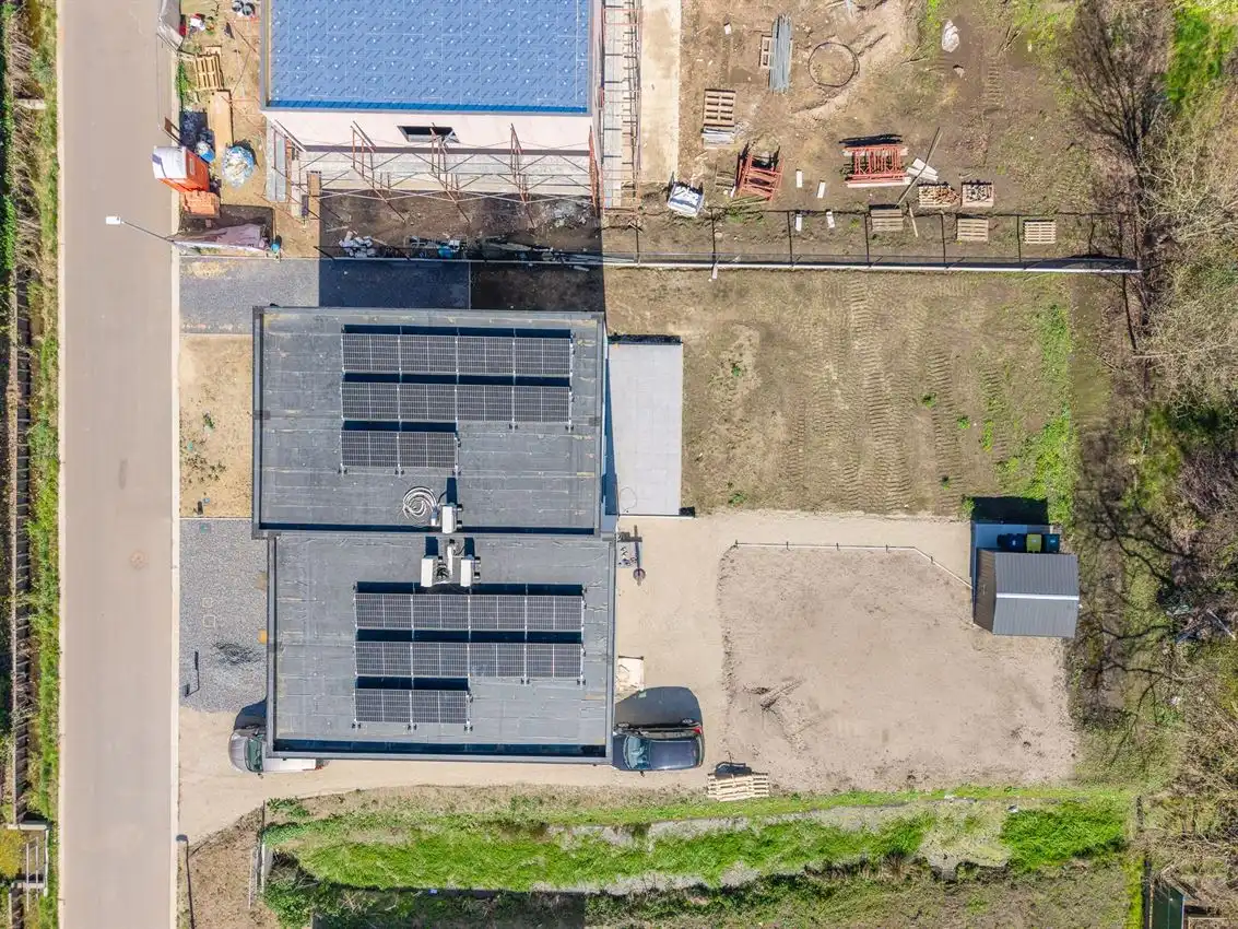 Kwalitatief afgewerkte nieuwbouwwoning met 3 slk. foto 33