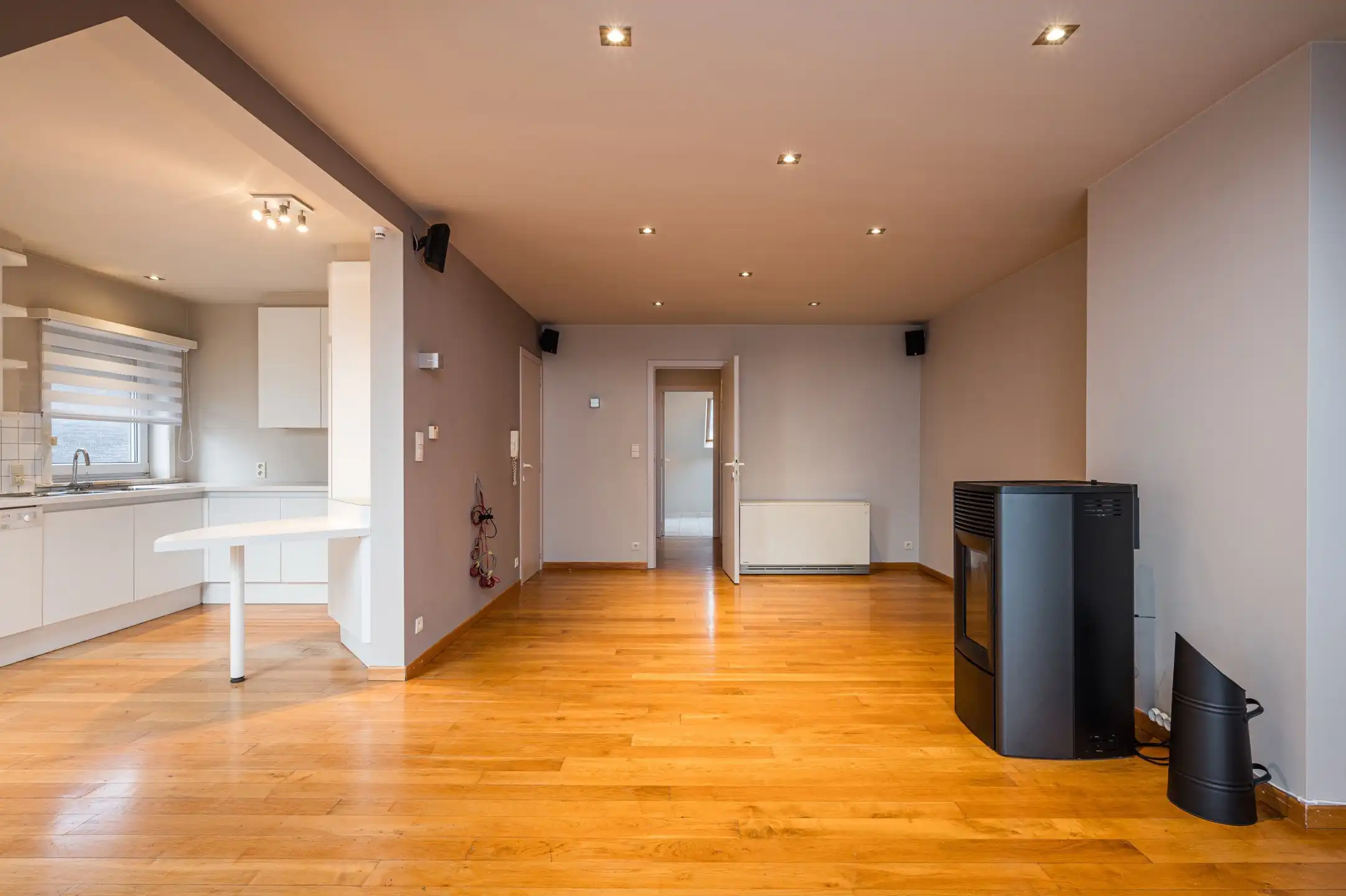 Instapklaar 2 slaapkamer appartement met garage in kleinschalig gebouw foto 3