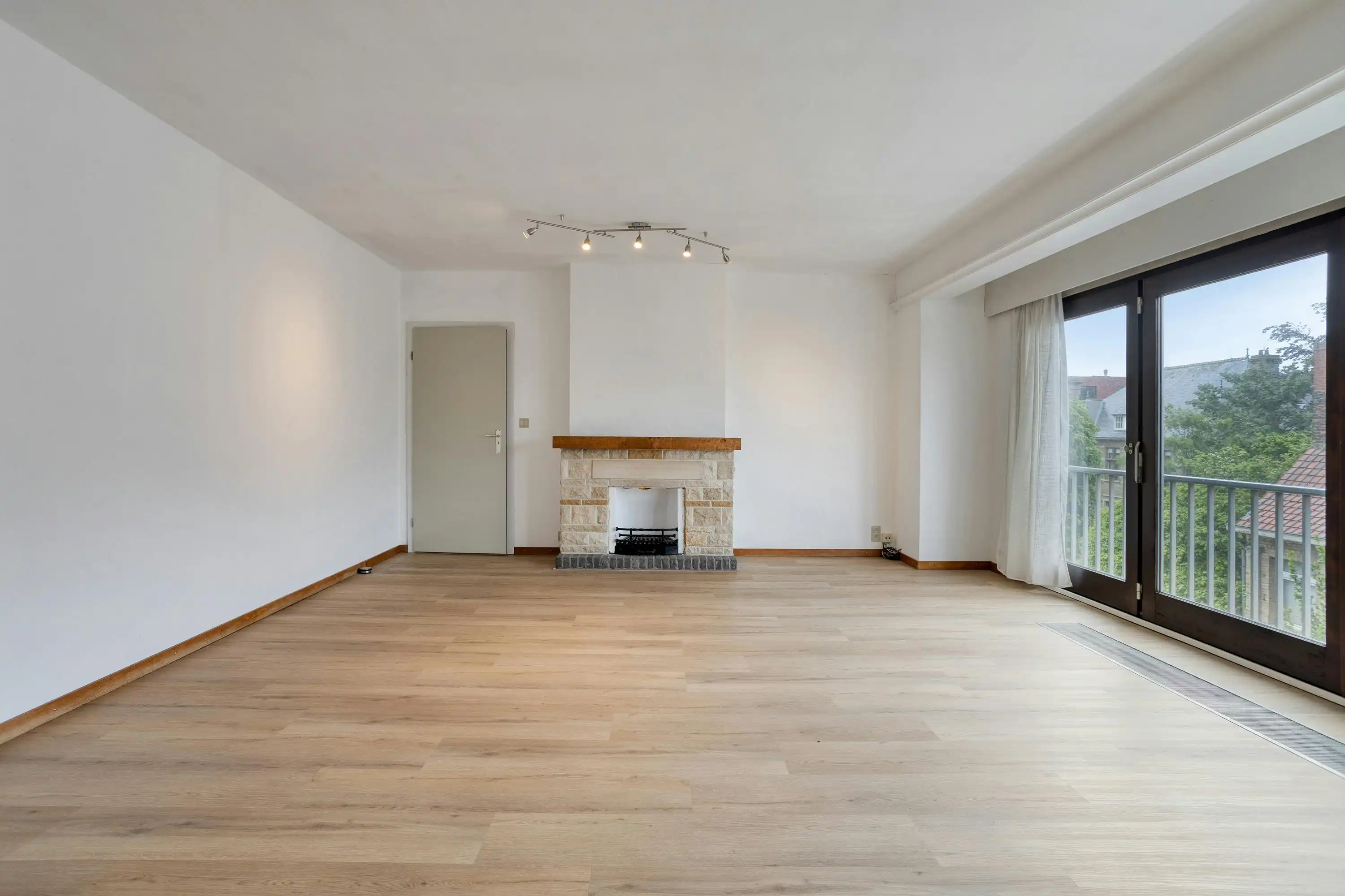 Appartement met vier kamers en garage te koop in Ieper foto 2