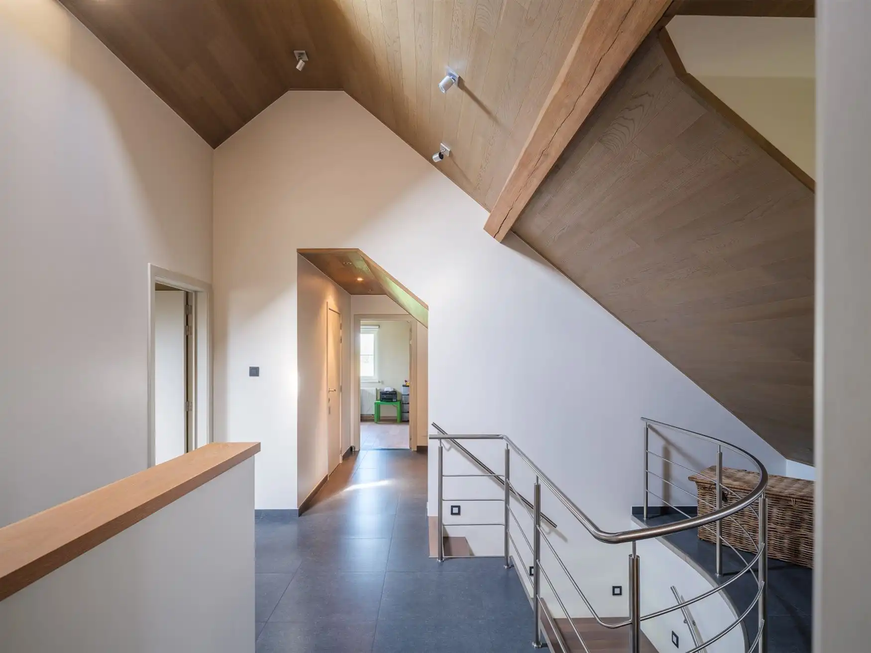 Exclusieve farmhouse te midden van de velden in Drongen foto 12