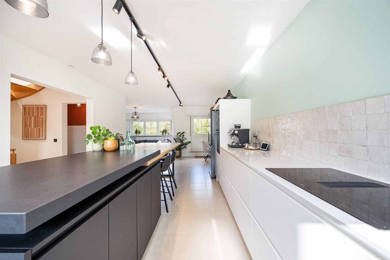 Instapklare woning met tuin en garage! foto 4