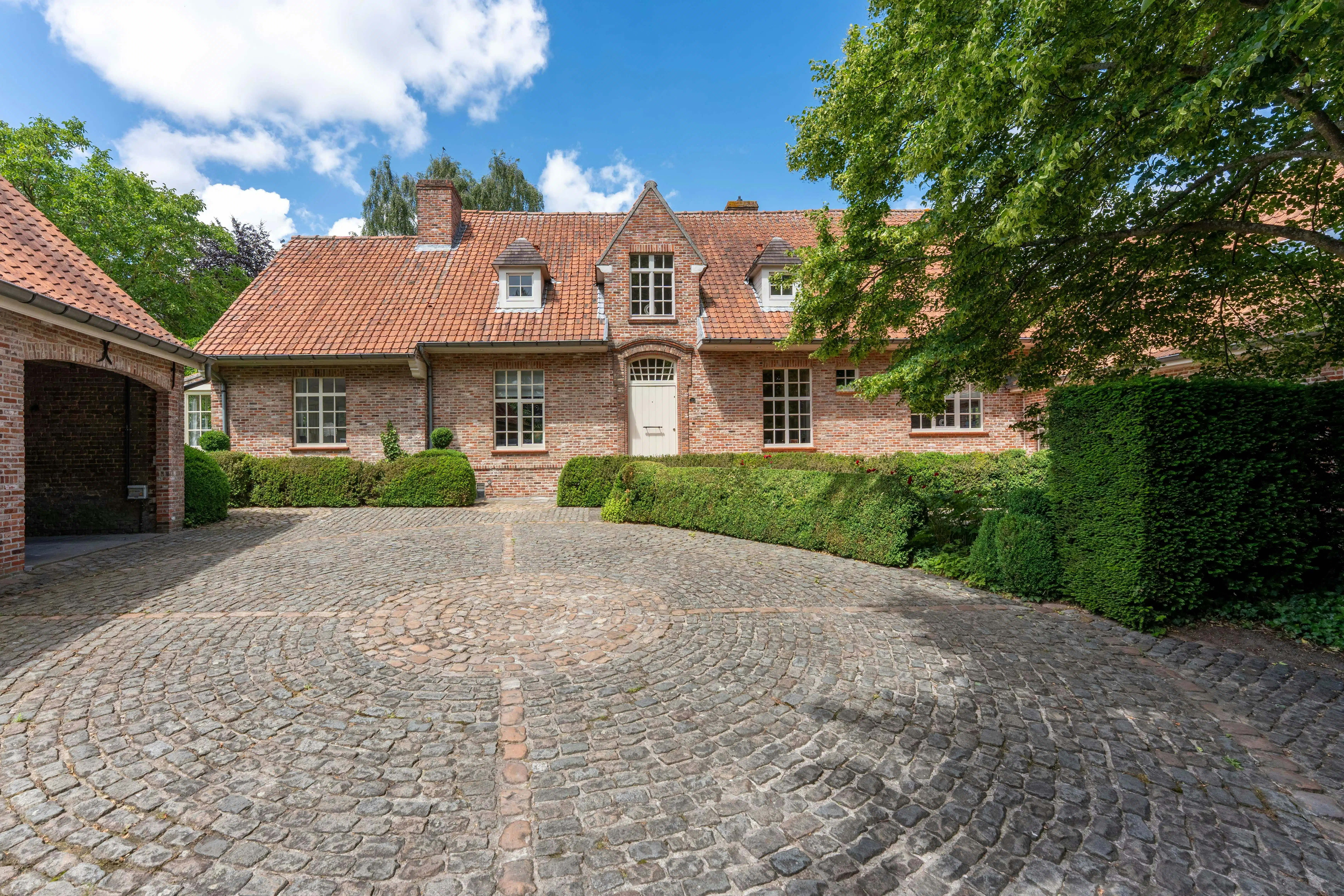 Mooi gelegen landhuis in hoevestijl te koop in Marke foto 2