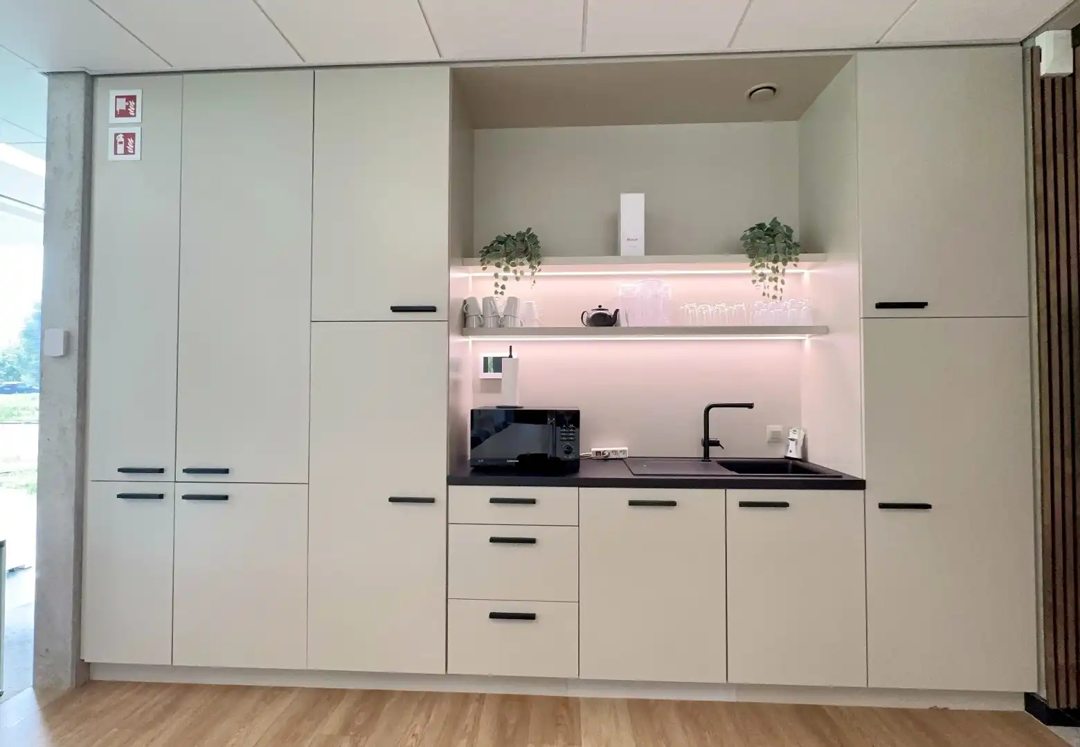 Energiezuinige kantoren te huur in Office Park aan E17 te Lokeren foto 11