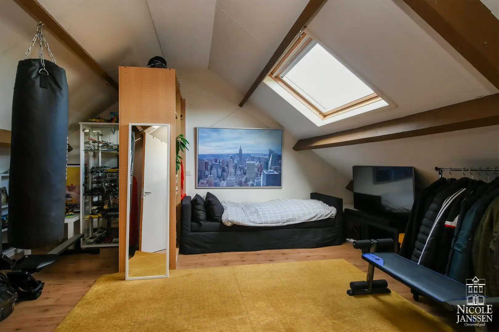 Instapklaar en ruim ingedeeld woonhuis met tuin foto 22