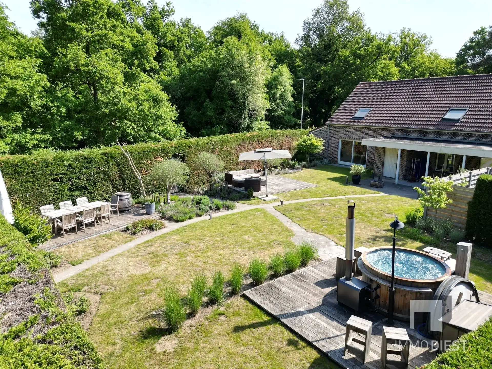 Brasserie - restaurant - feestzaal - privéwoonst foto 44