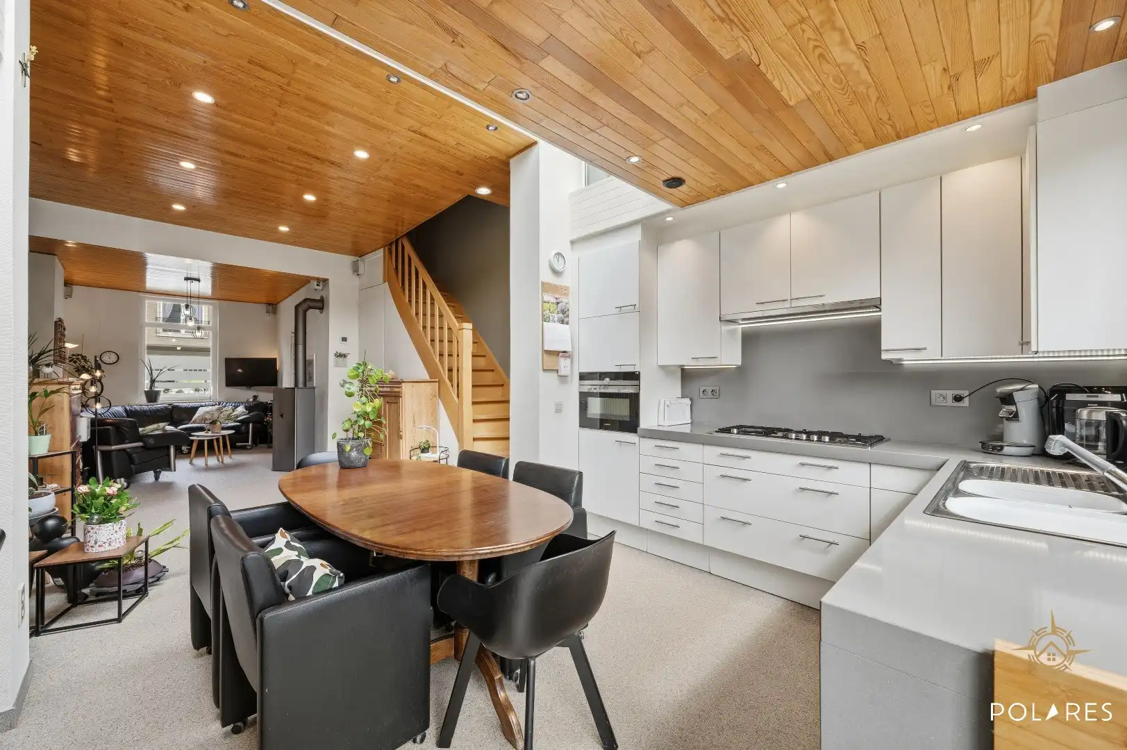Ruime woning met 4 slaapkamers op toplocatie foto 9
