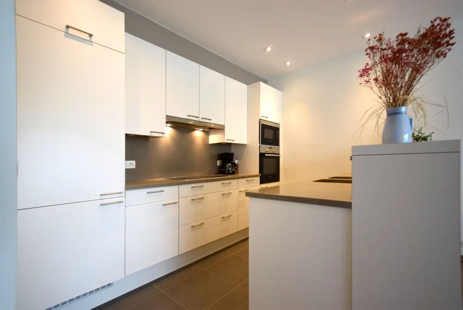 EXCLUSIEF APPARTEMENT IN GROENE EN RUSTIGE OMGEVING NABIJ HET STERREBOS foto 6