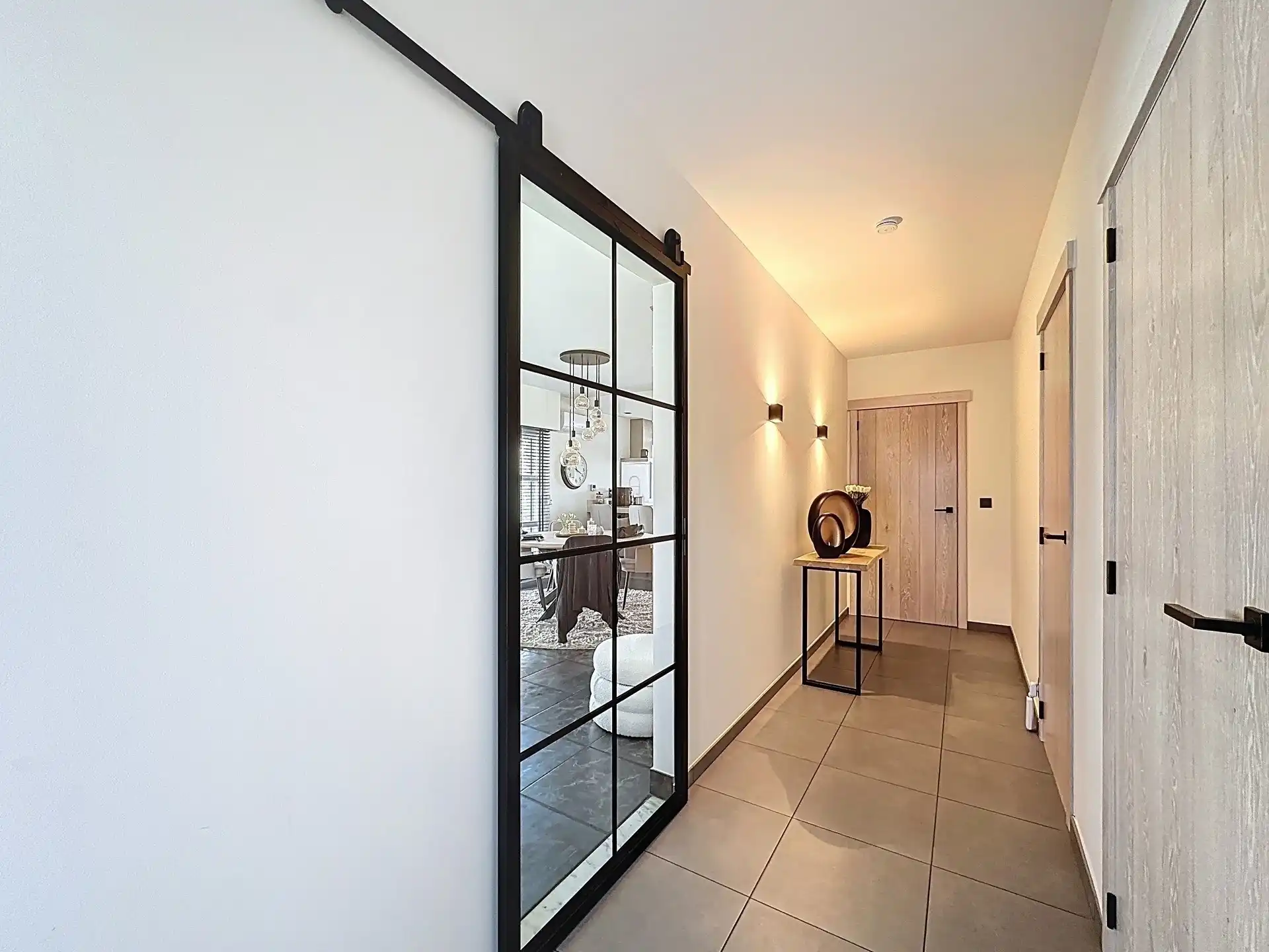 Ruime, luxueuze open bebouwing met 4 slaapkamers, 2 badkamers en garage op een perceel van 741m².  foto 10