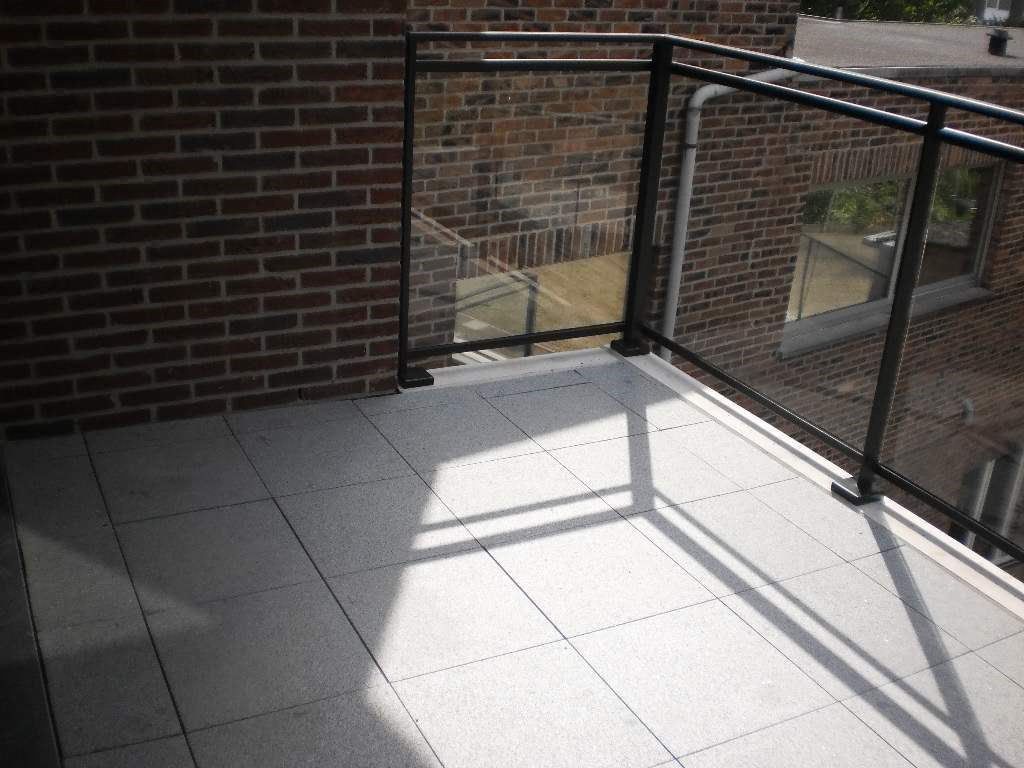 Prachtig zonnig appartement gelegen op het 2e verdiep links in het centrum van Diepenbeek.  foto 8