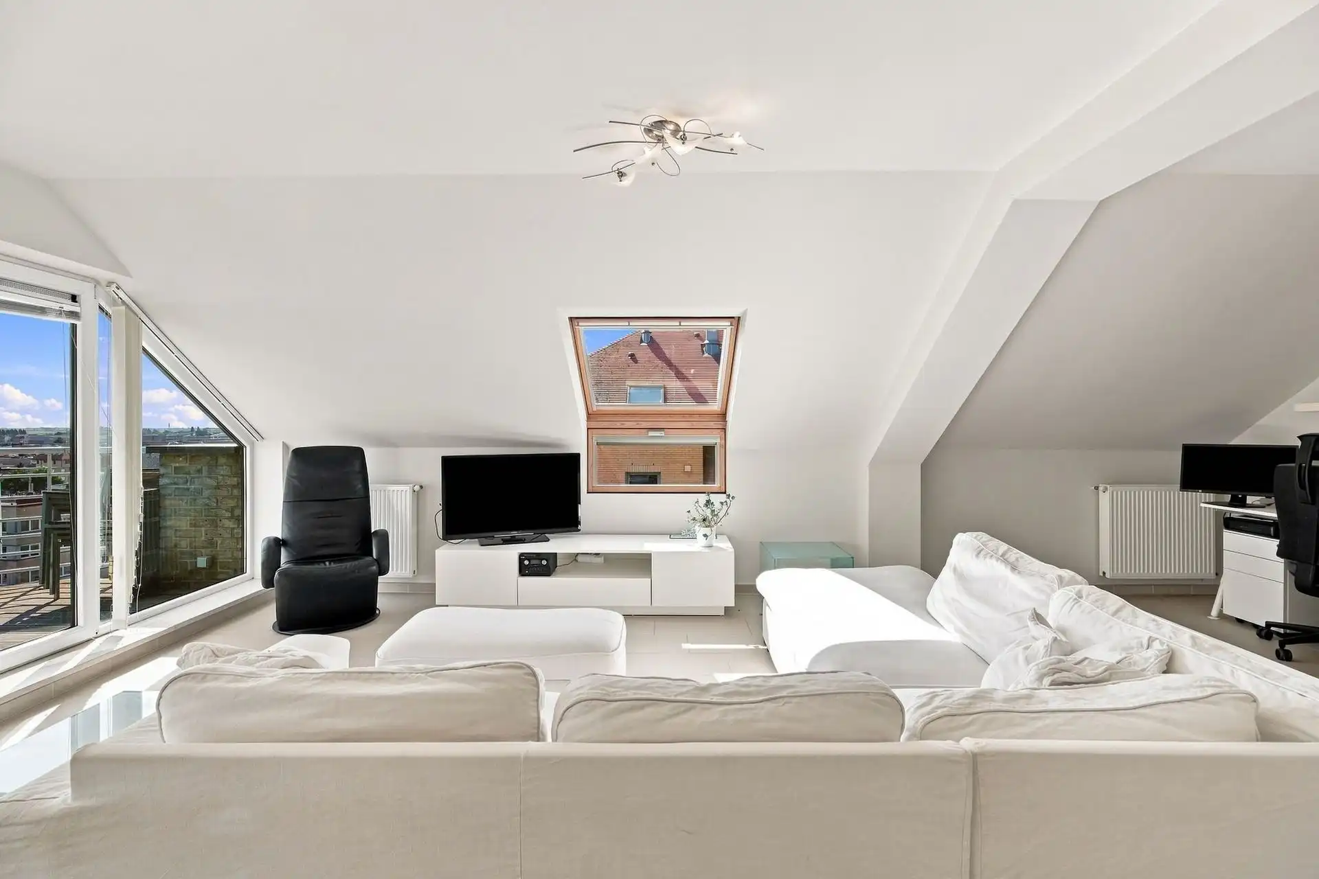 LUXUEUS  /  ZONNIG  foto 6