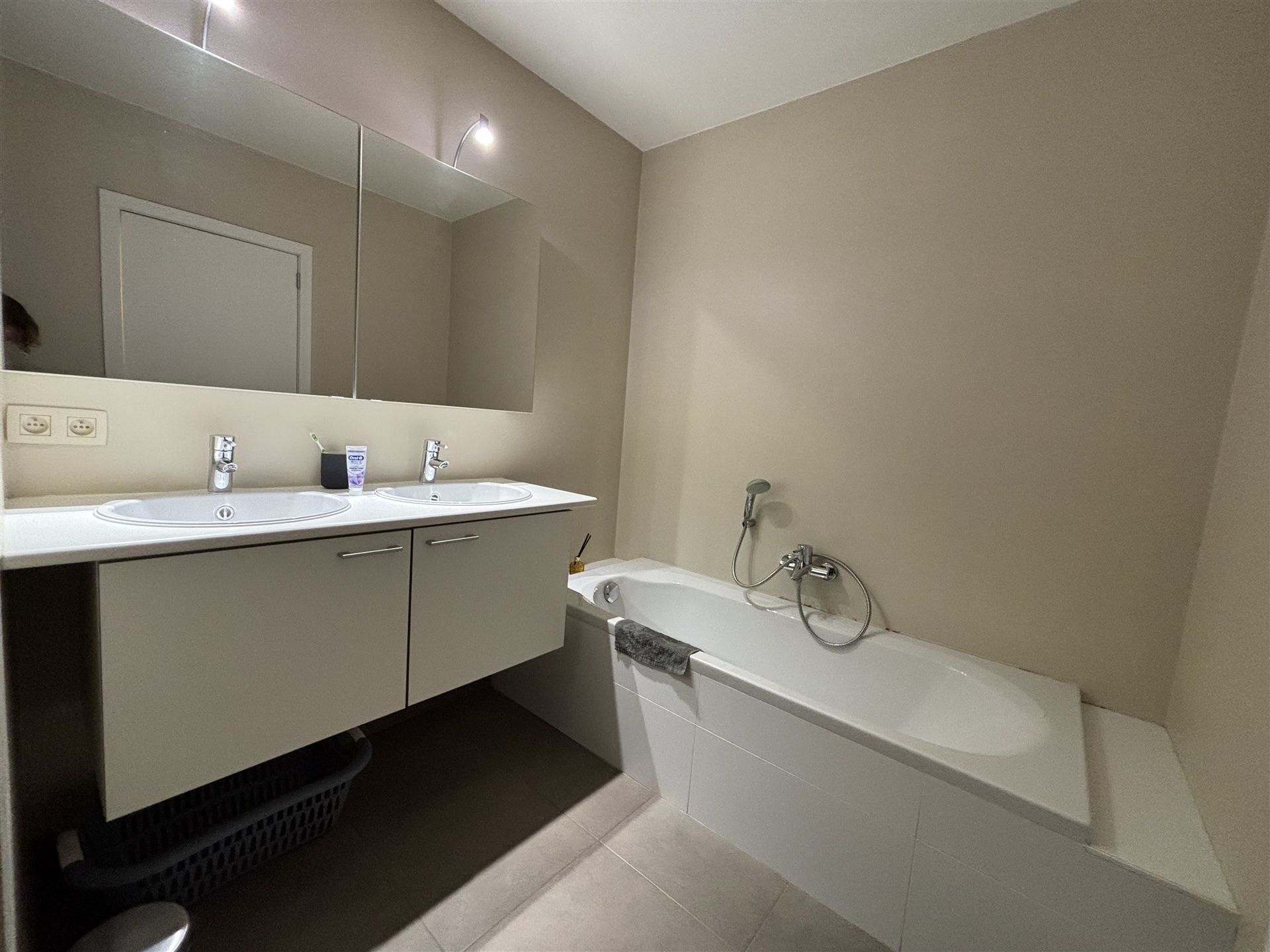 Appartement met 2 ruime kamers en terras foto 10