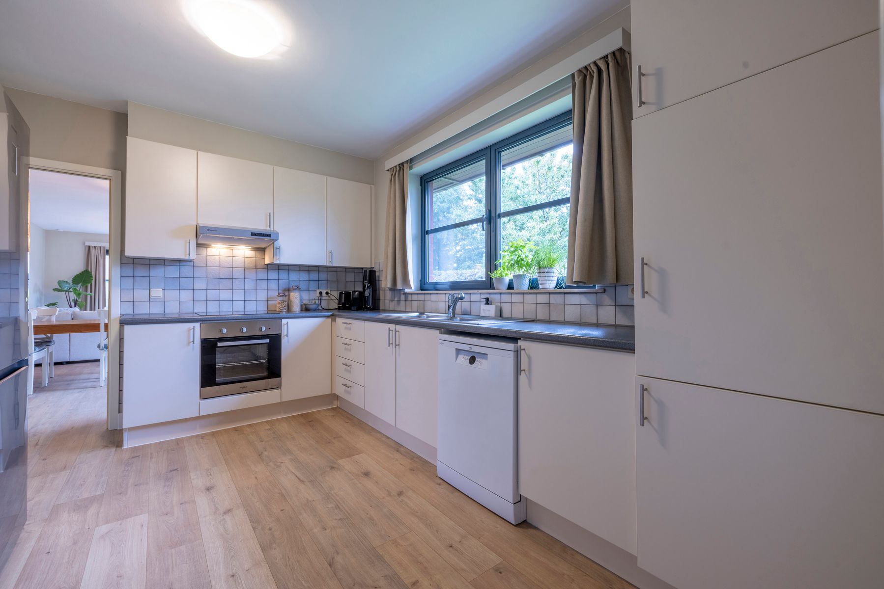 Bungalow met 3 slaapkamers, garage en tuin te koop! foto 12